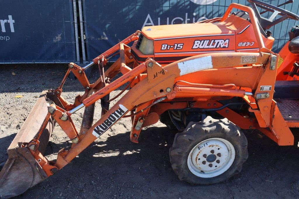 Kleintraktor Kubota Bulltra B1-15 Diesel 16 PS mit Grubber