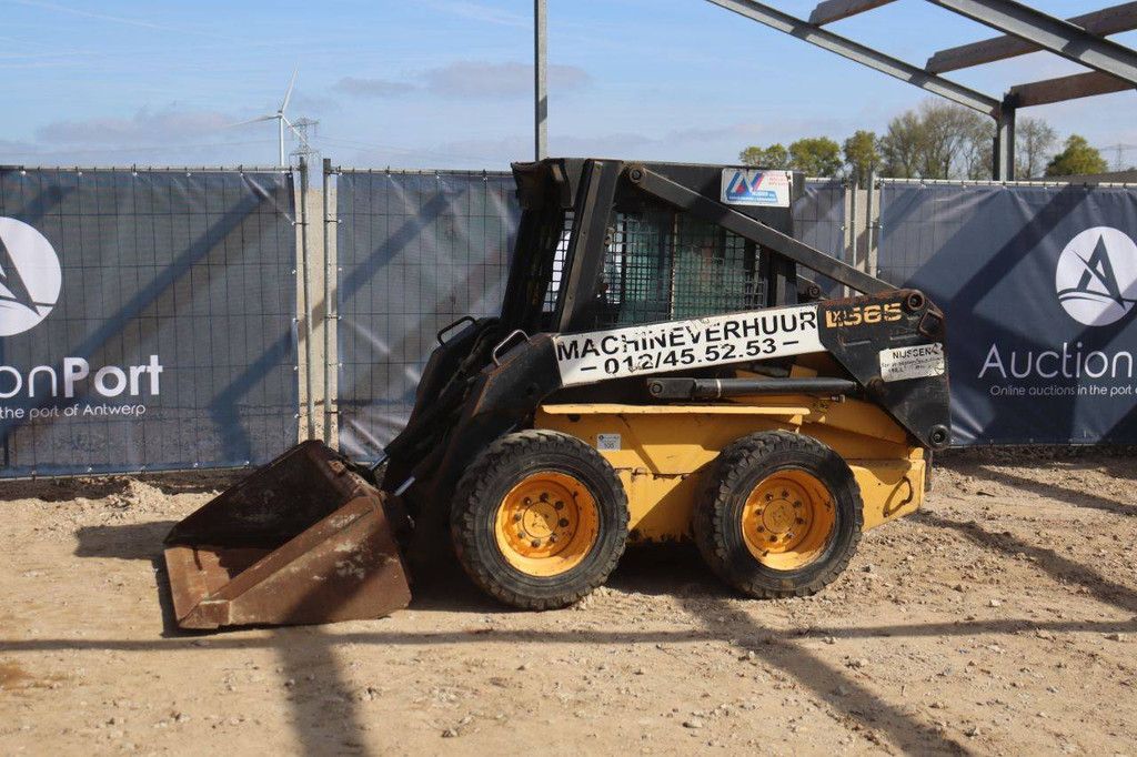 Skid steer loader New Holland LX565 Diesel 29kW 2011