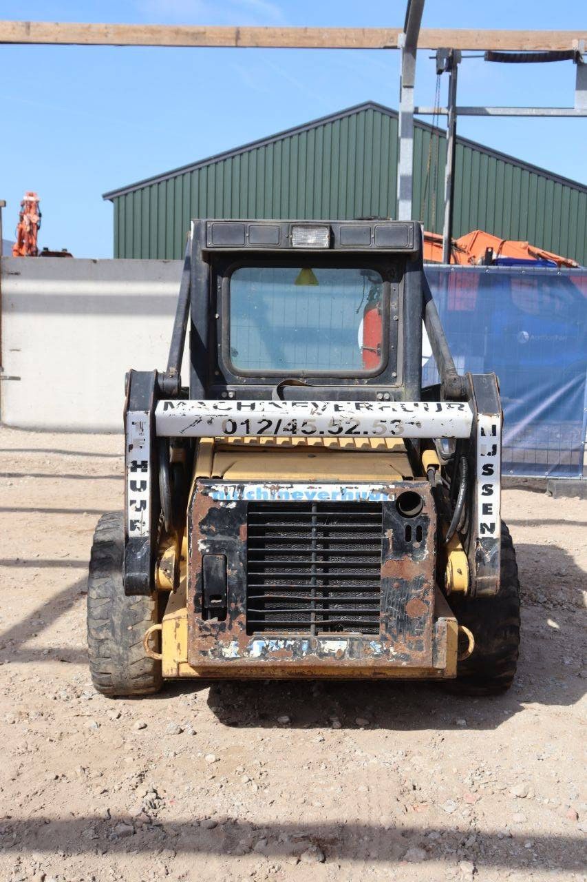 Skid steer loader New Holland LX565 Diesel 29kW 2011