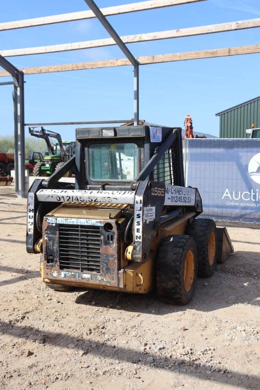 Skid steer loader New Holland LX565 Diesel 29kW 2011