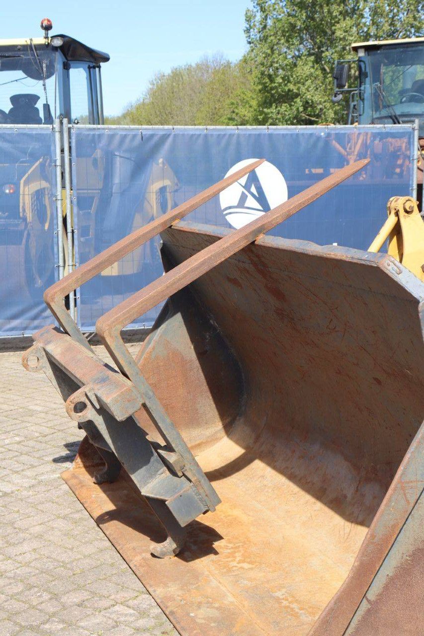 Caterpillar 930 Diesel Wheel Loader 74.6 kW 1981