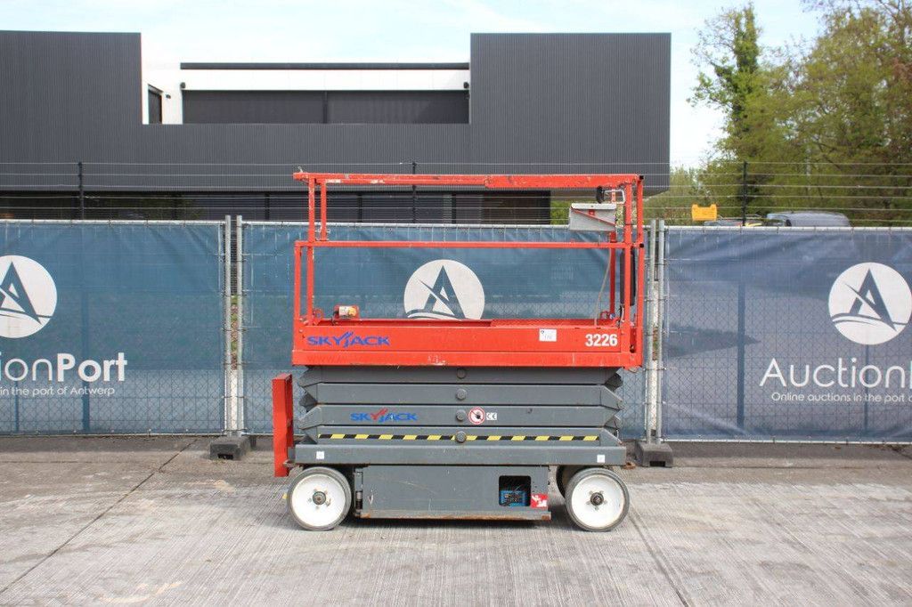 Skyjack SJ-3226 Electric Scissor Lift 9.9m 2014
