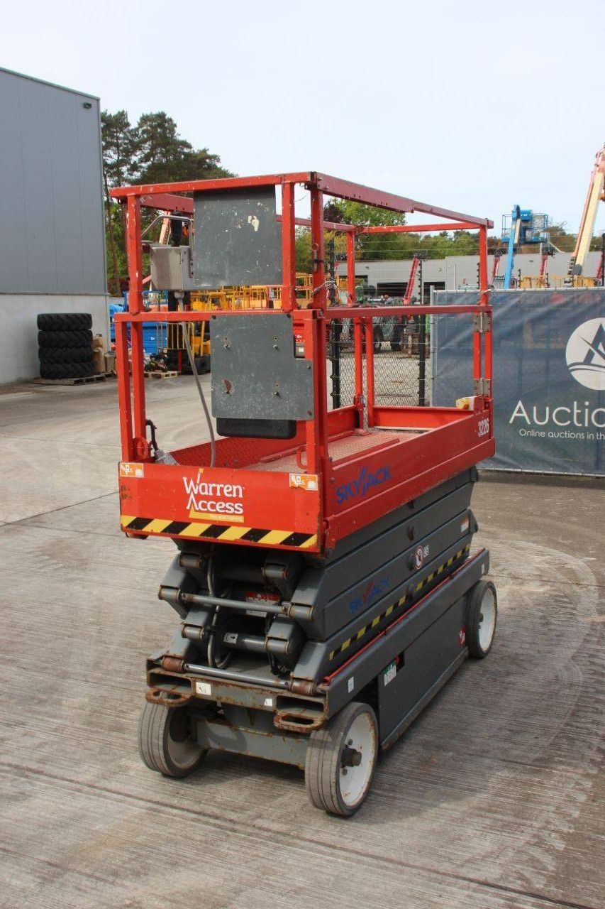Skyjack SJ-3226 Electric Scissor Lift 9.9m 2014