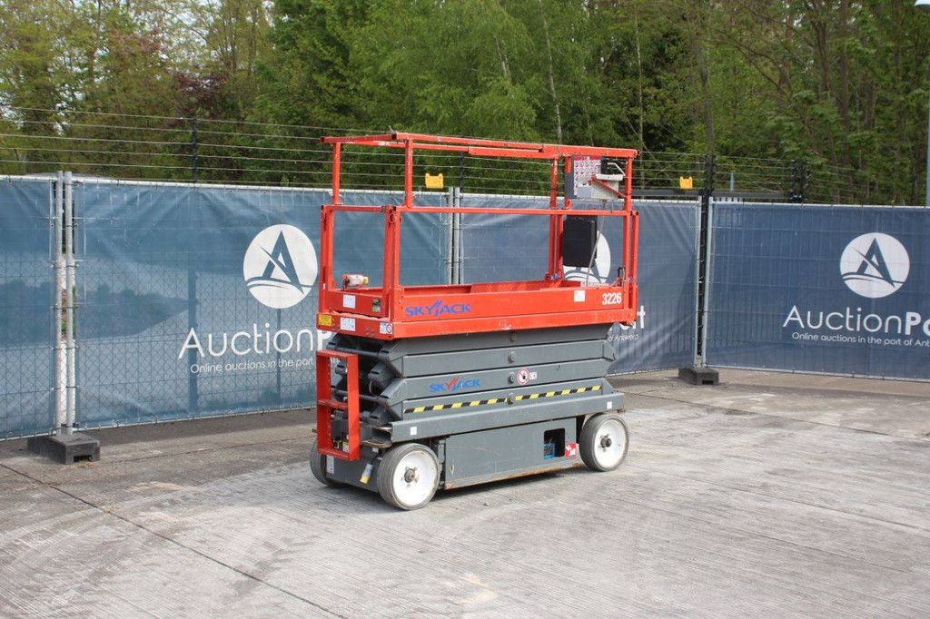 Skyjack SJ-3226 Electric Scissor Lift 9.9m 2014