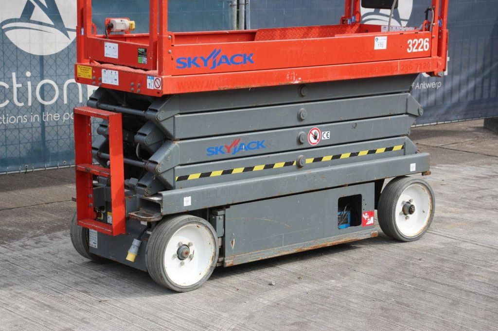 Skyjack SJ-3226 Electric Scissor Lift 9.9m 2014