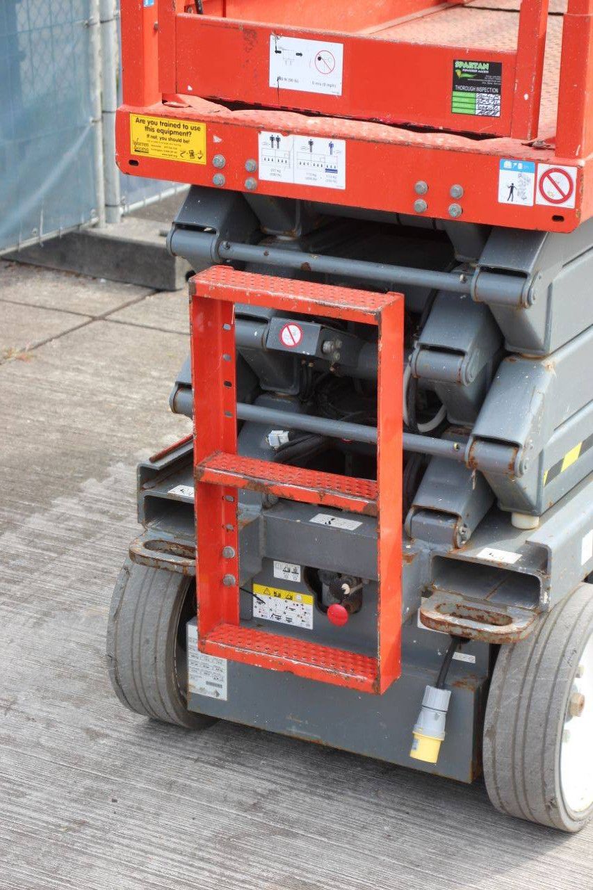 Skyjack SJ-3226 Electric Scissor Lift 9.9m 2014