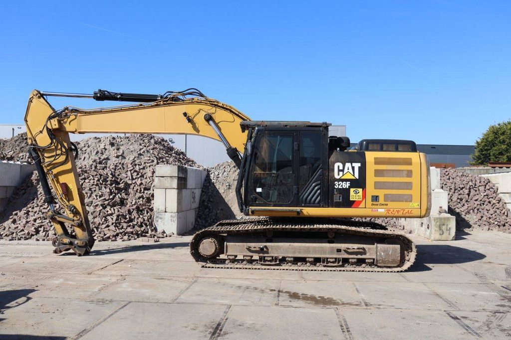 Crawler excavator Caterpillar 326FL Diesel 152kW 2018