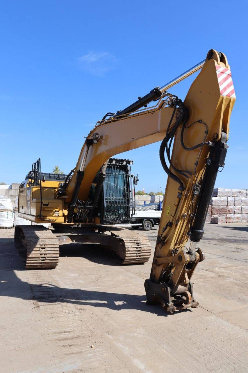 Crawler excavator Caterpillar 326FL Diesel 152kW 2018