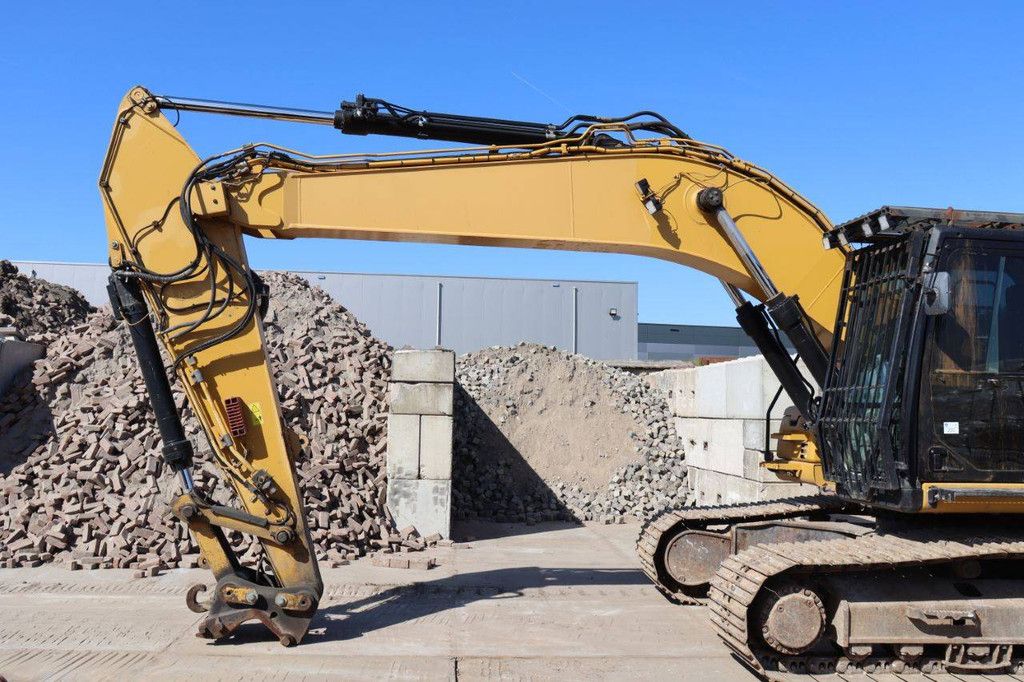 Crawler excavator Caterpillar 326FL Diesel 152kW 2018