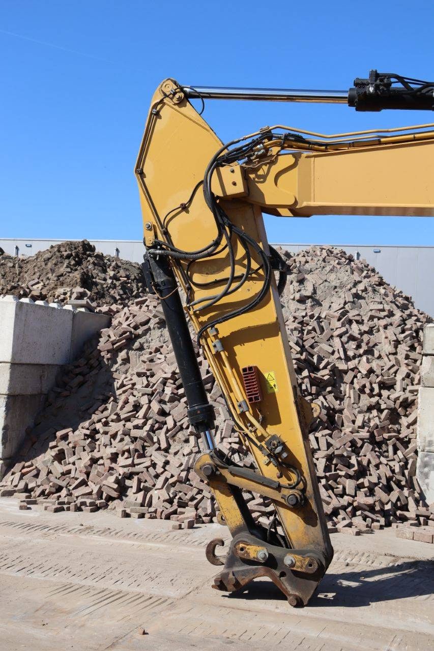 Crawler excavator Caterpillar 326FL Diesel 152kW 2018