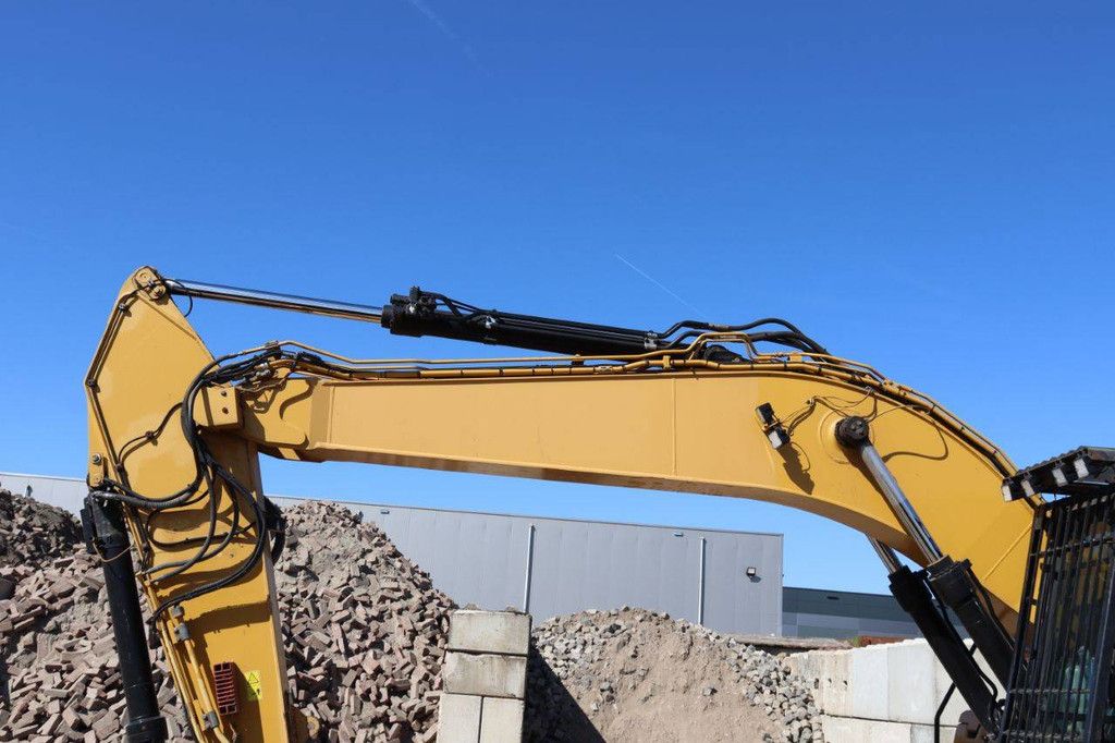 Crawler excavator Caterpillar 326FL Diesel 152kW 2018