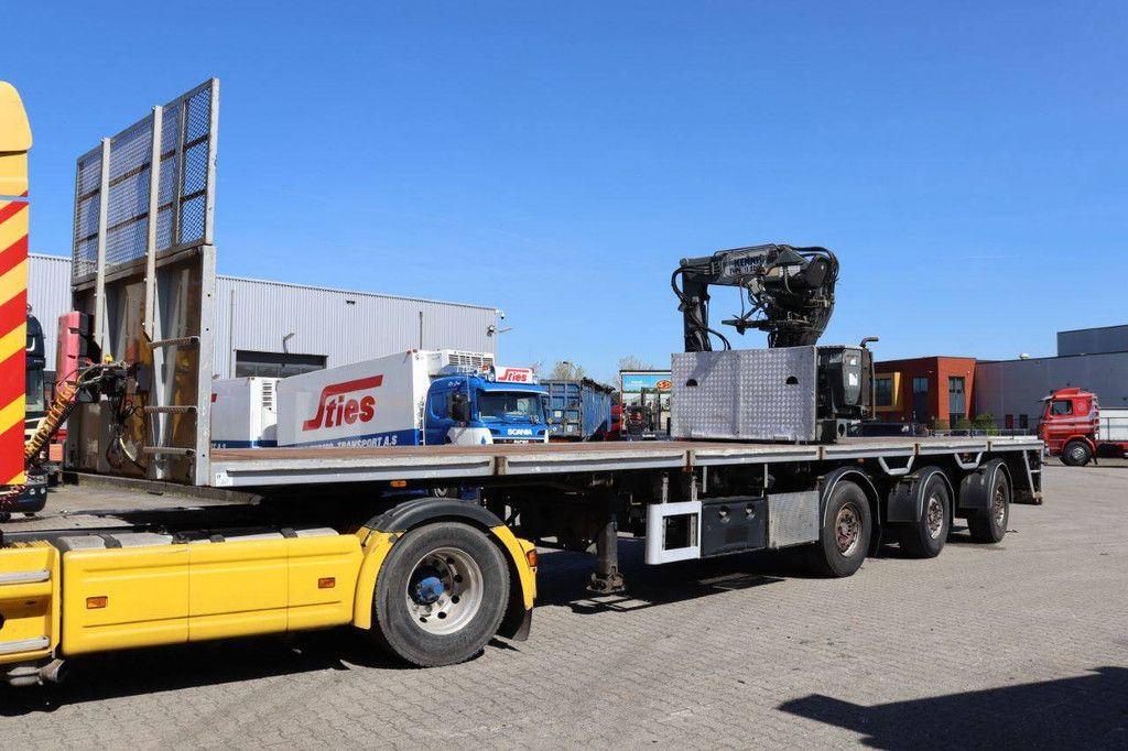Pacton CL1327 Flatbed Semi-Trailer with Hooklift System