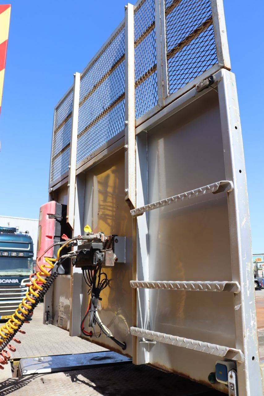 Pacton CL1327 Flatbed Semi-Trailer with Hooklift System