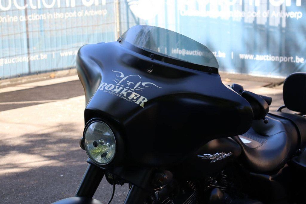 Harley-Davidson Street Glide Motorcycle Gasoline 2010 (Margin)