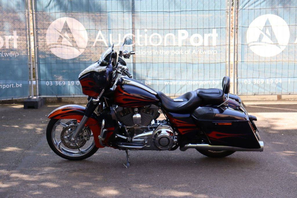 Harley-Davidson Street Glide CVO Gasoline Motorcycle 2015