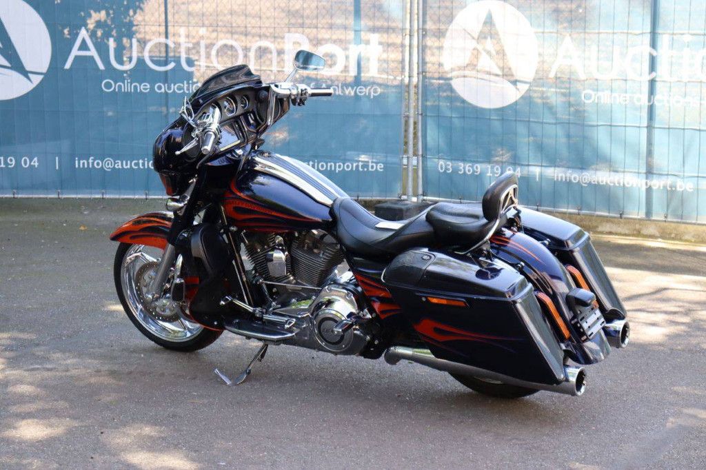 Harley-Davidson Street Glide CVO Gasoline Motorcycle 2015