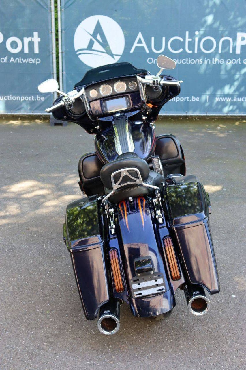 Harley-Davidson Street Glide CVO Gasoline Motorcycle 2015