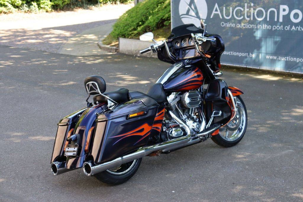 Harley-Davidson Street Glide CVO Gasoline Motorcycle 2015
