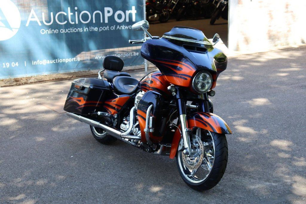Harley-Davidson Street Glide CVO Gasoline Motorcycle 2015