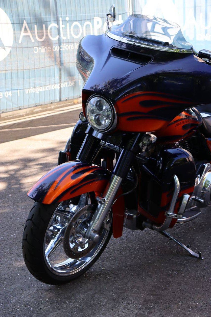 Harley-Davidson Street Glide CVO Gasoline Motorcycle 2015