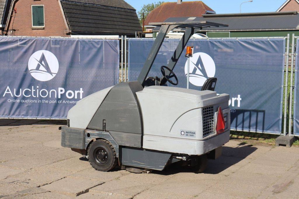 Nilfisk SR 1601 Electric Sweeper