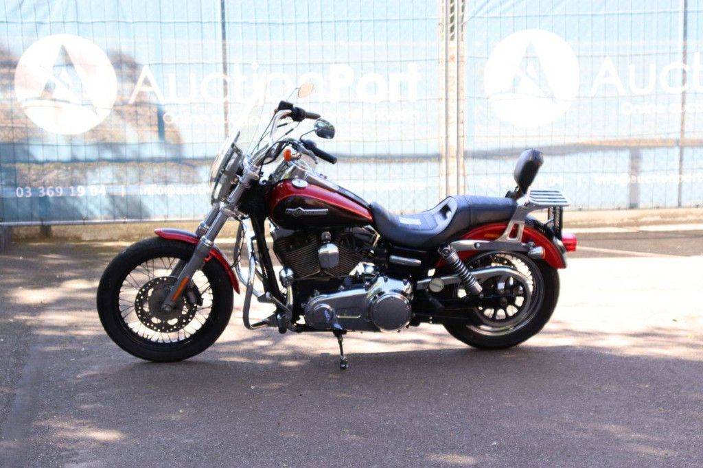 Motorrad Harley-Davidson Super Glide Custom Benzin 2013