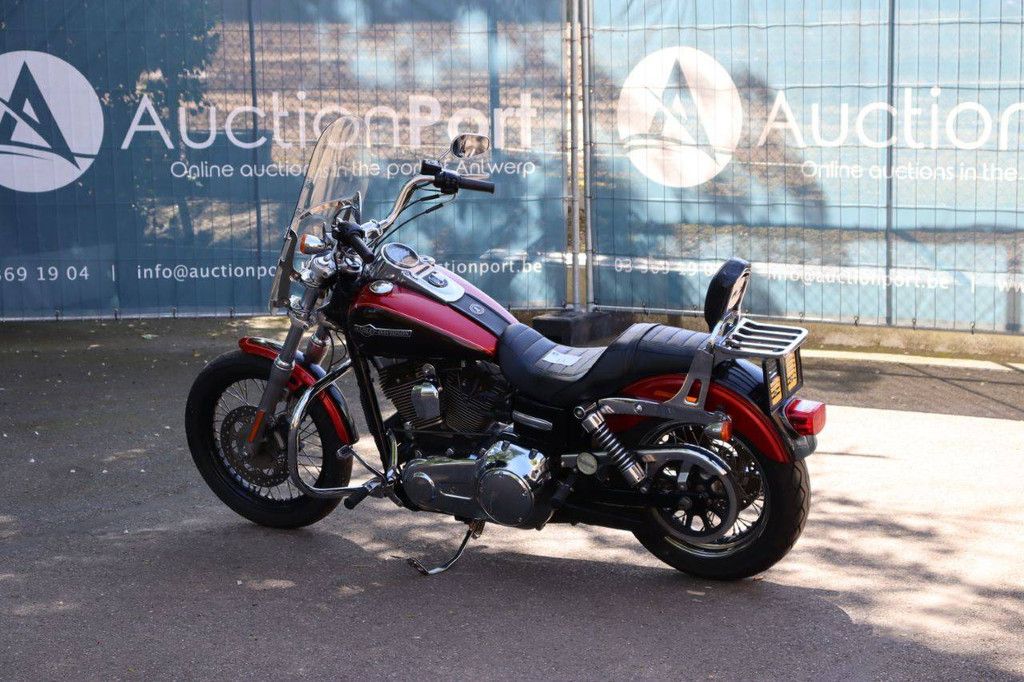 Motorrad Harley-Davidson Super Glide Custom Benzin 2013