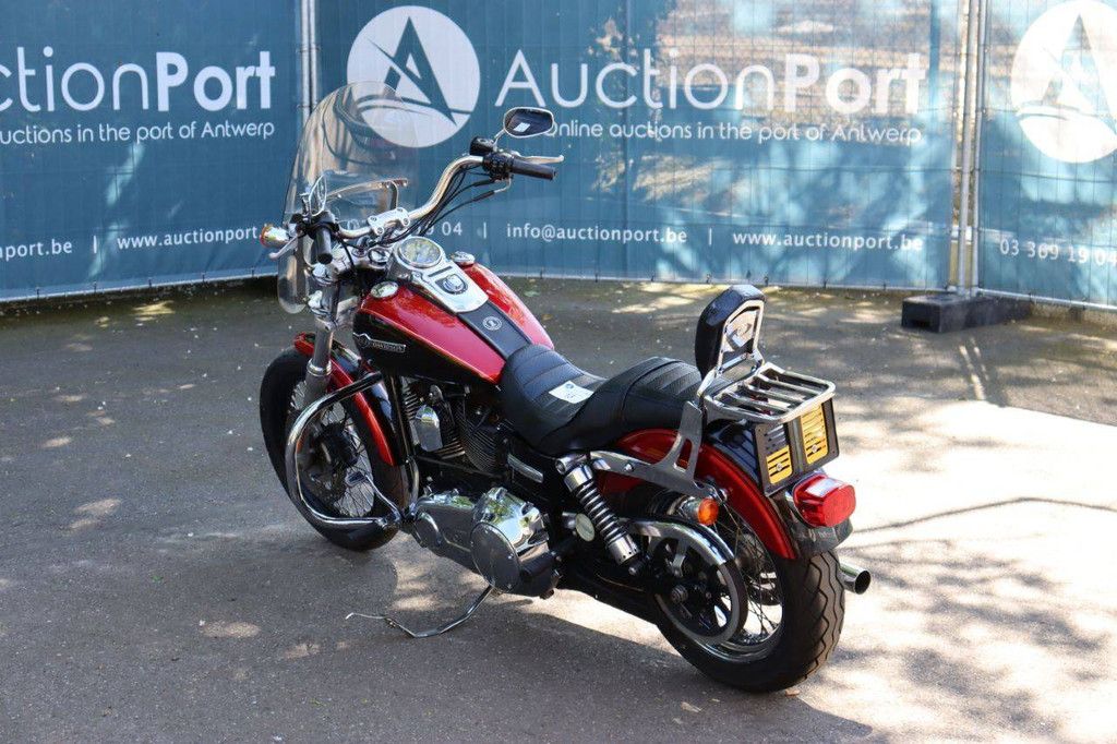 Motorrad Harley-Davidson Super Glide Custom Benzin 2013