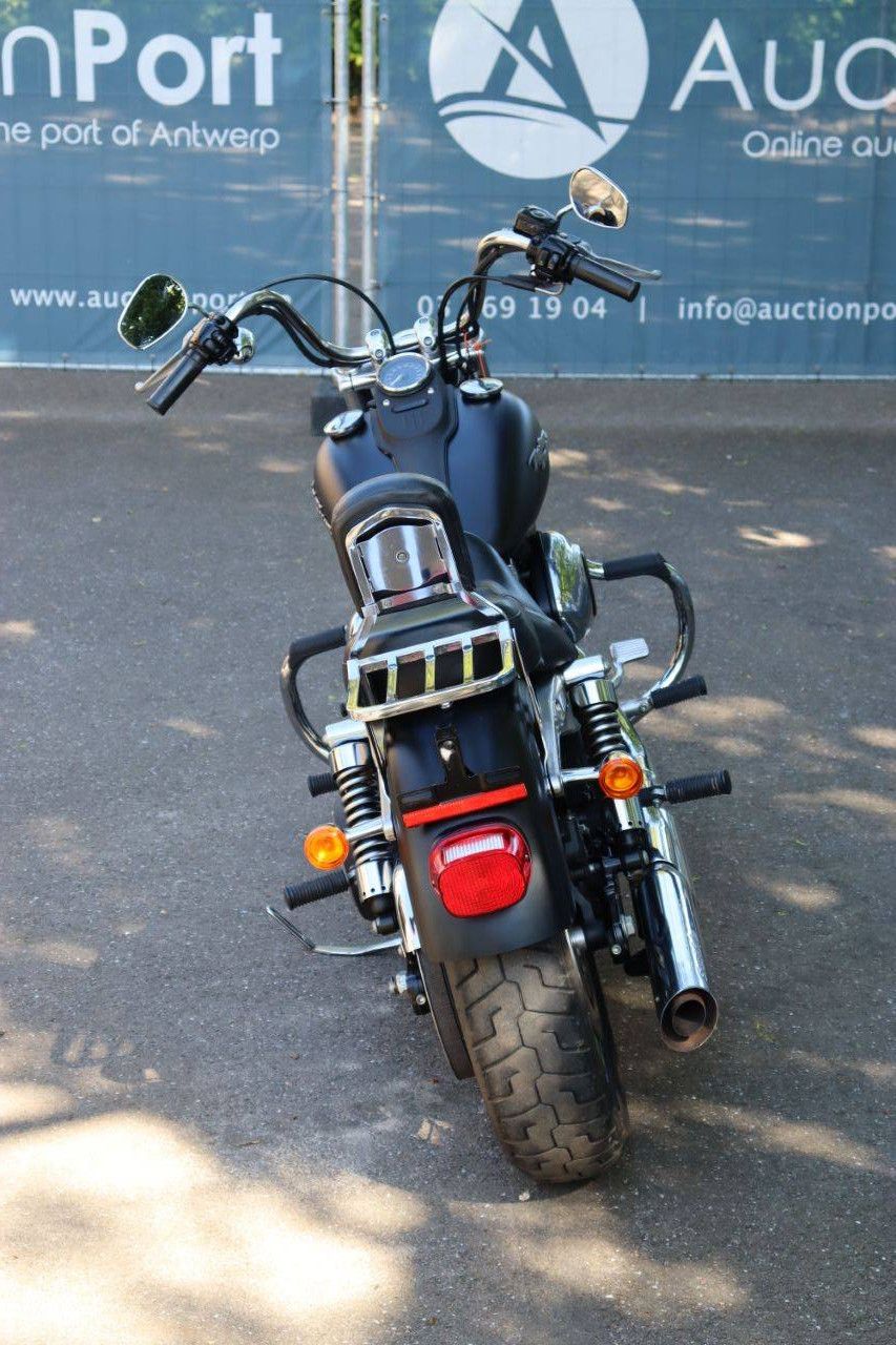 Harley-Davidson Dyna Street Bob Motorrad Benzin 2007