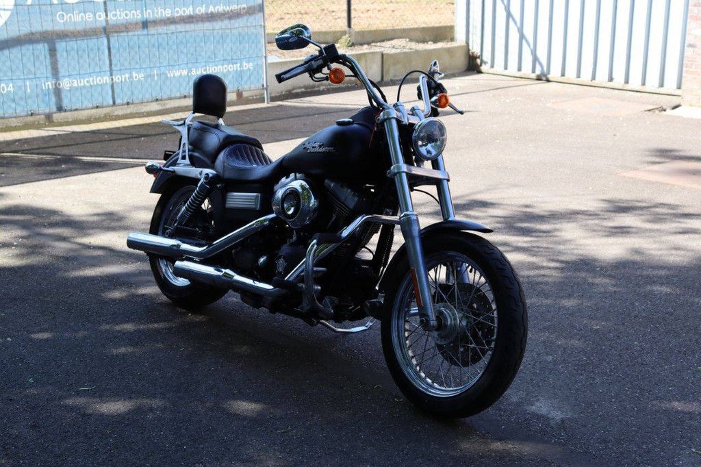Harley-Davidson Dyna Street Bob Motorrad Benzin 2007