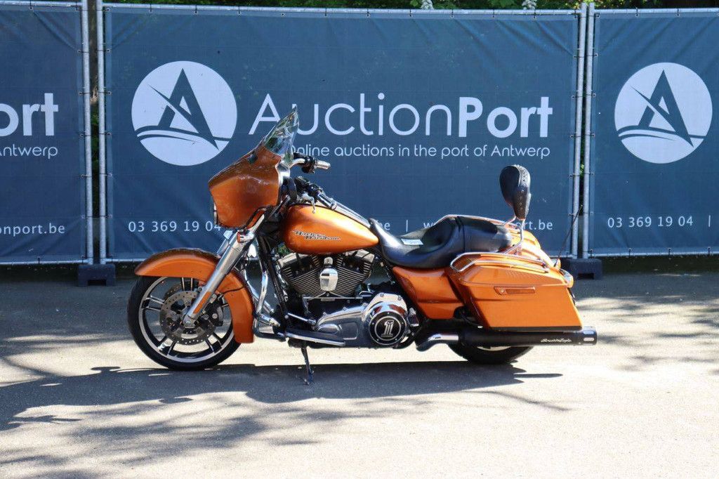 Motorcycle Harley-Davidson Street Glide Touring Petrol 2014