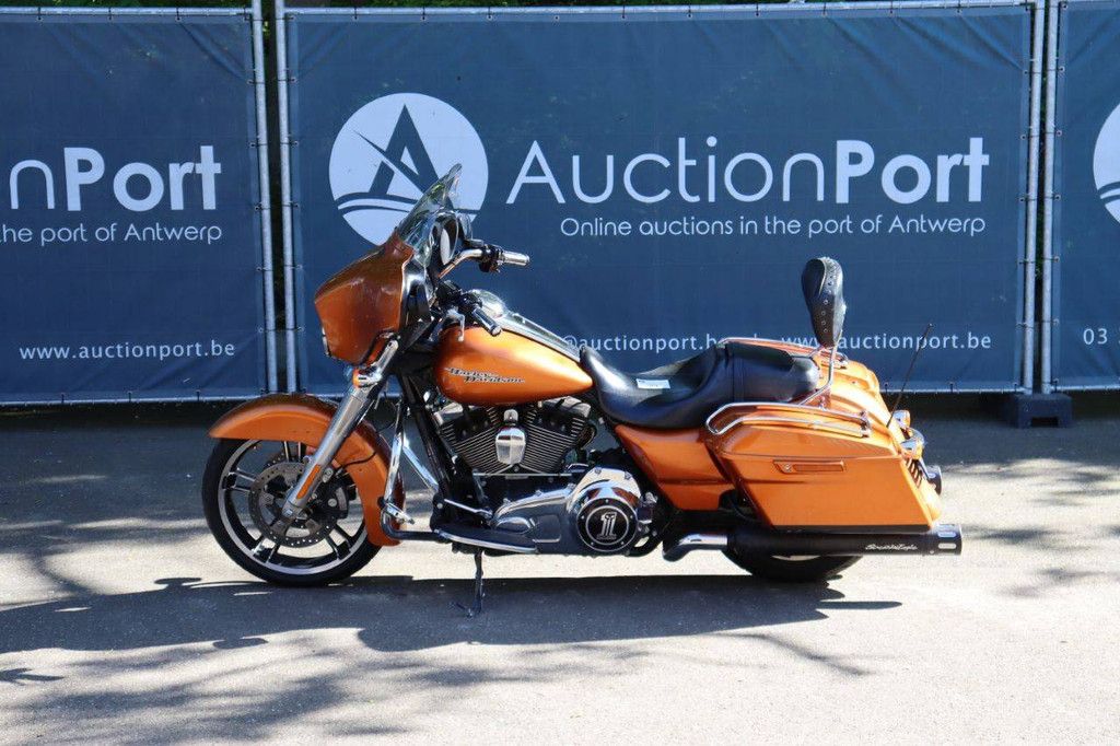 Motorcycle Harley-Davidson Street Glide Touring Petrol 2014