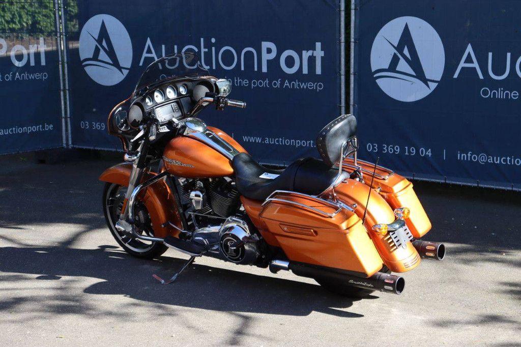 Motorcycle Harley-Davidson Street Glide Touring Petrol 2014