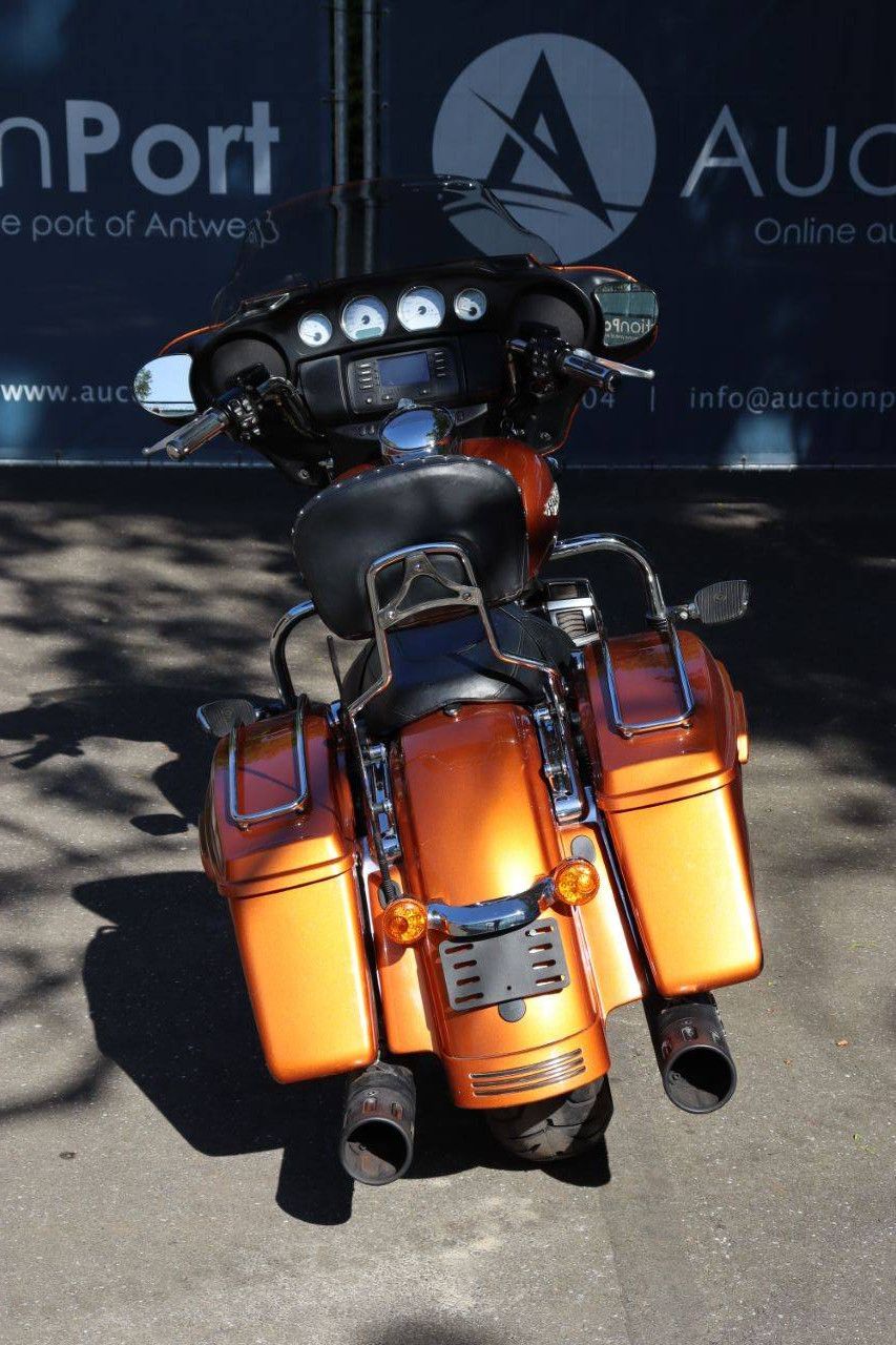 Motorcycle Harley-Davidson Street Glide Touring Petrol 2014