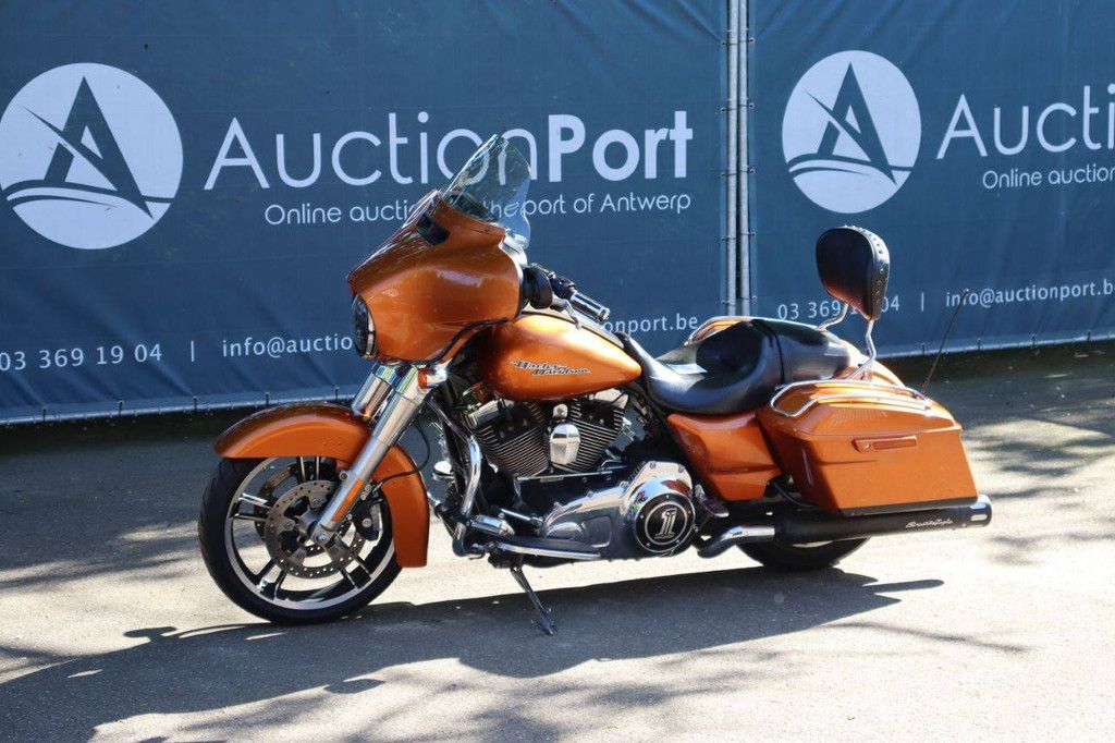 Motorcycle Harley-Davidson Street Glide Touring Petrol 2014