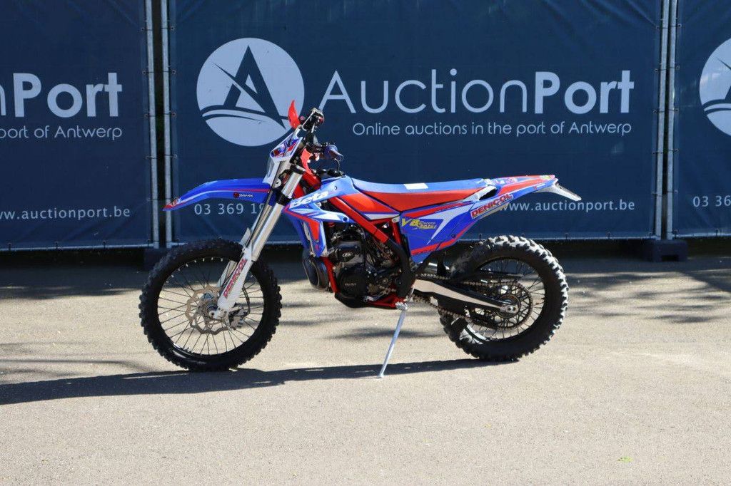 Beta E8 Enduro Motocross Bike Benzin 2020 (Margin)