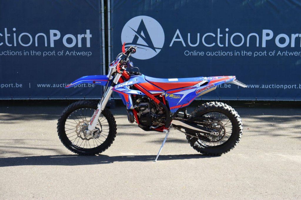 Beta E8 Enduro Motocross Bike Benzin 2020 (Margin)