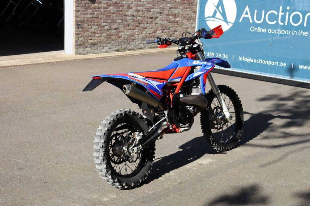 Beta E8 Enduro Motocross Bike Benzin 2020 (Margin)