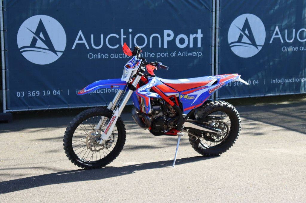 Beta E8 Enduro Motocross Bike Benzin 2020 (Margin)