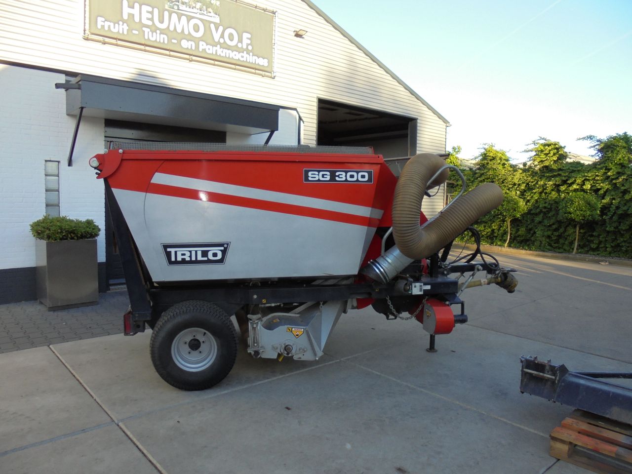 Trilo SG300 veeg/zuig/verticuteer combi