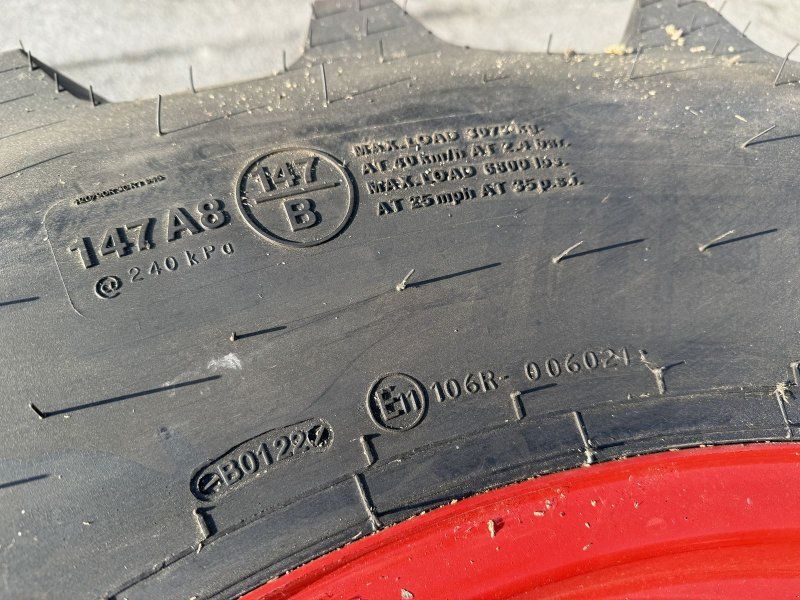 BKT 420/90 R30   (16.9 R30)