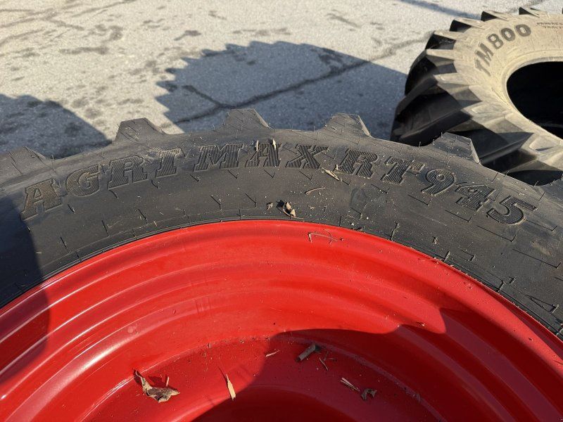 BKT 420/90 R30   (16.9 R30)
