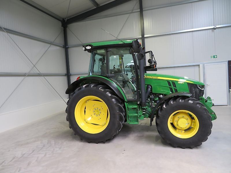 John Deere 5125R , Commandquad, gefederte Vorderachse