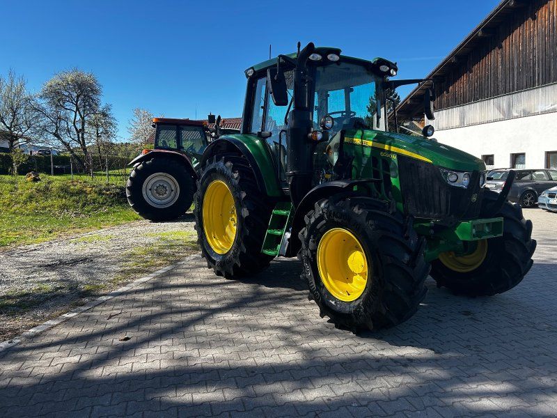John Deere 6090M