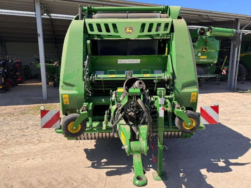 John Deere V461R