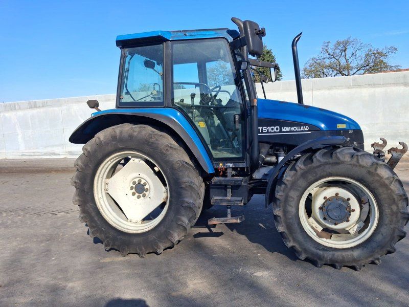 New Holland TS100
