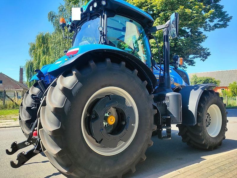 New Holland T7.270 AC mit GPS-Spurführungssystem
