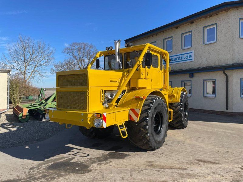 Kirovets K700A V8