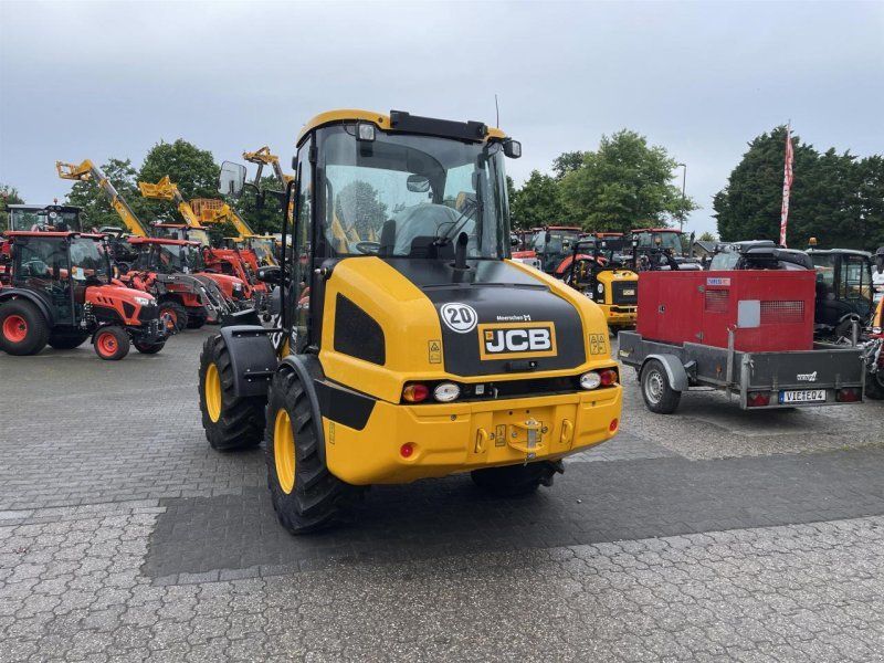 JCB 407 Agri