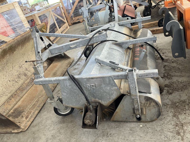 Fliegl Kehrmaschine 1800mm